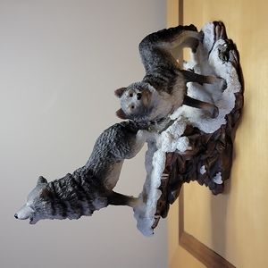 Veronese Double Wolf Statue